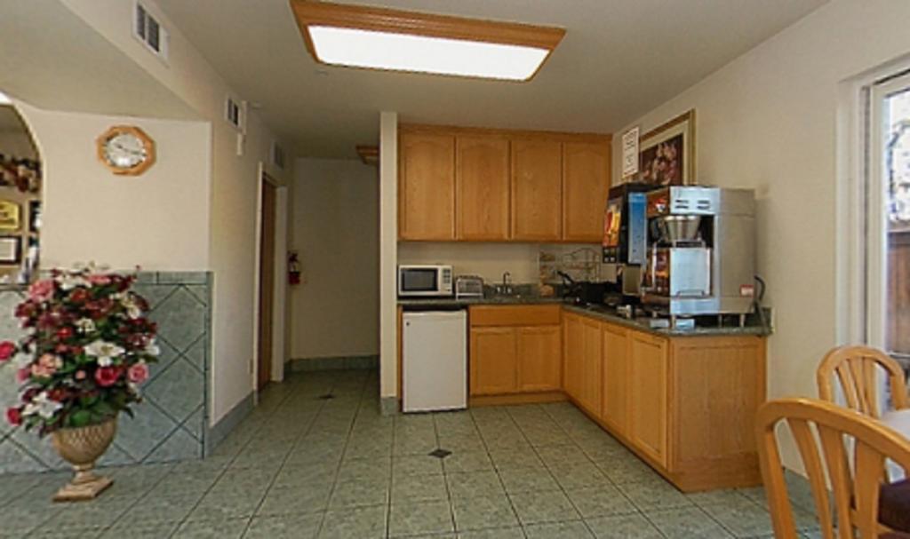 Cloverdale Wine Country Inn & Suites Екстер'єр фото