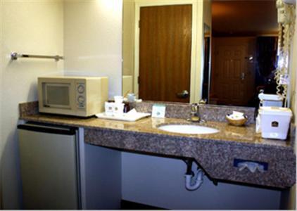 Cloverdale Wine Country Inn & Suites Номер фото