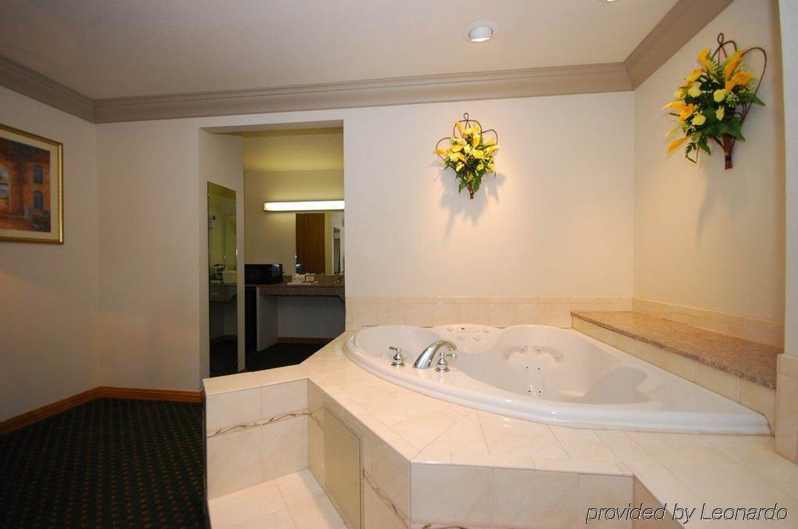 Cloverdale Wine Country Inn & Suites Номер фото