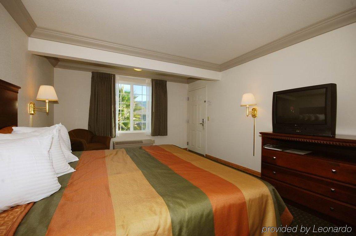 Cloverdale Wine Country Inn & Suites Номер фото