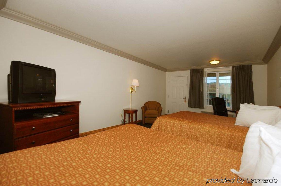 Cloverdale Wine Country Inn & Suites Номер фото