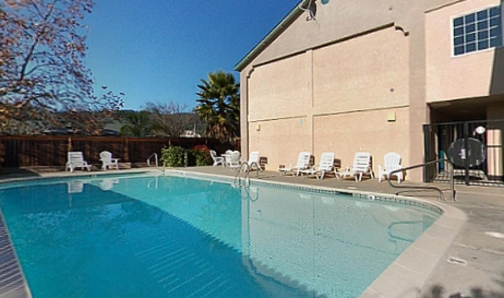 Cloverdale Wine Country Inn & Suites Екстер'єр фото