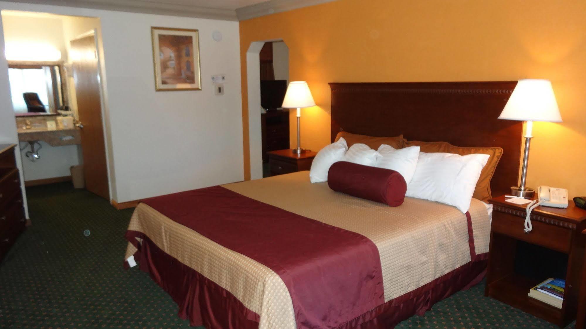 Cloverdale Wine Country Inn & Suites Екстер'єр фото
