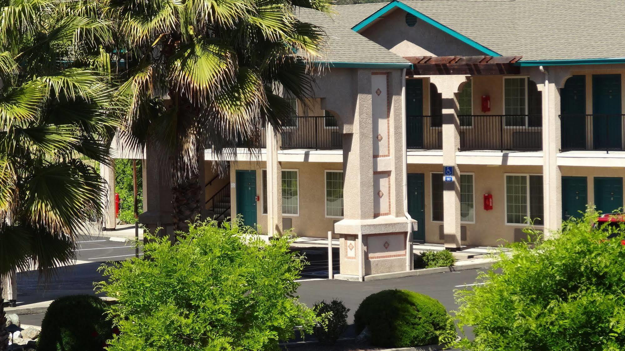 Cloverdale Wine Country Inn & Suites Екстер'єр фото