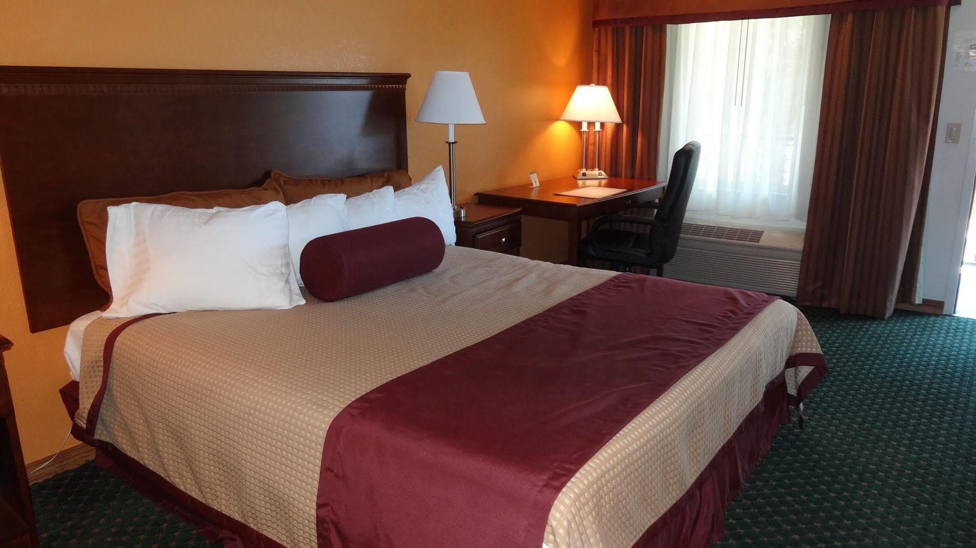 Cloverdale Wine Country Inn & Suites Екстер'єр фото