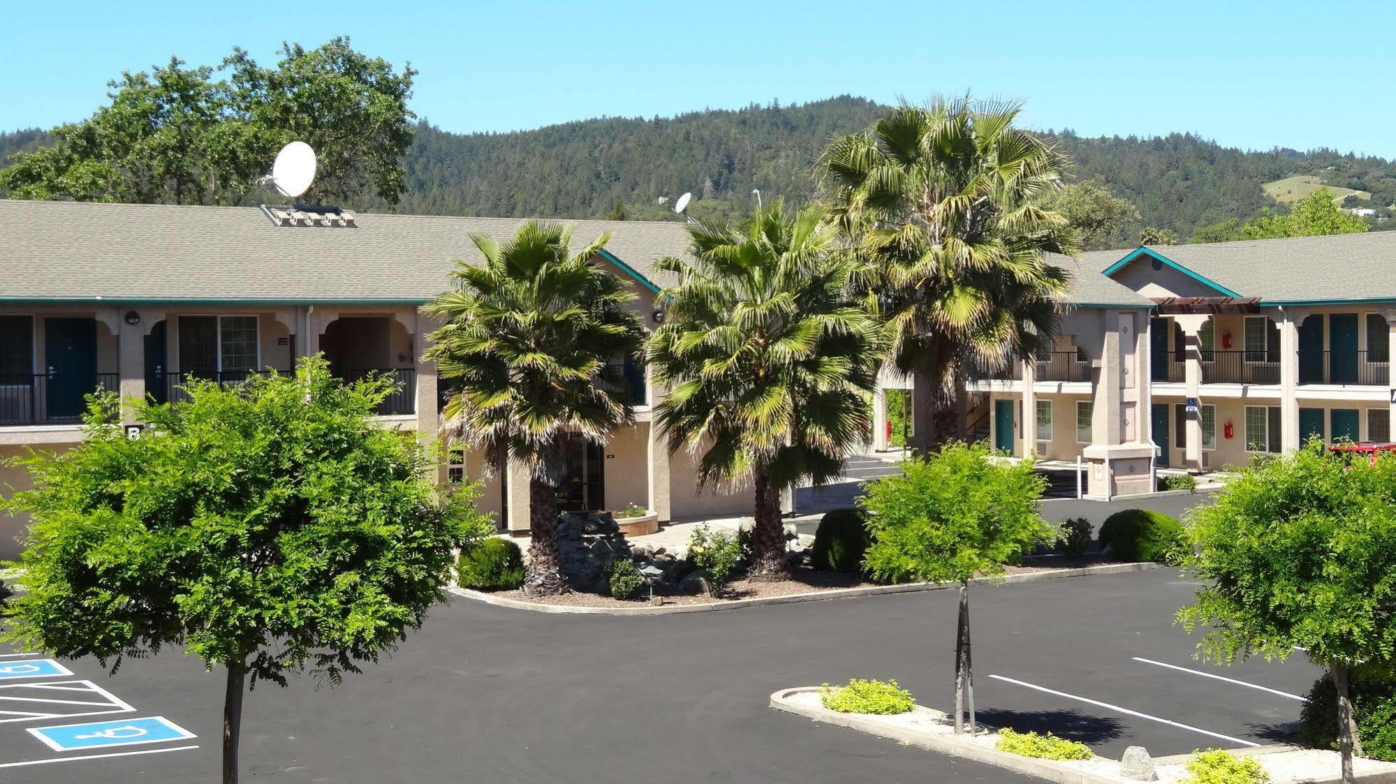 Cloverdale Wine Country Inn & Suites Екстер'єр фото