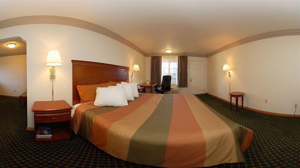 Cloverdale Wine Country Inn & Suites Екстер'єр фото